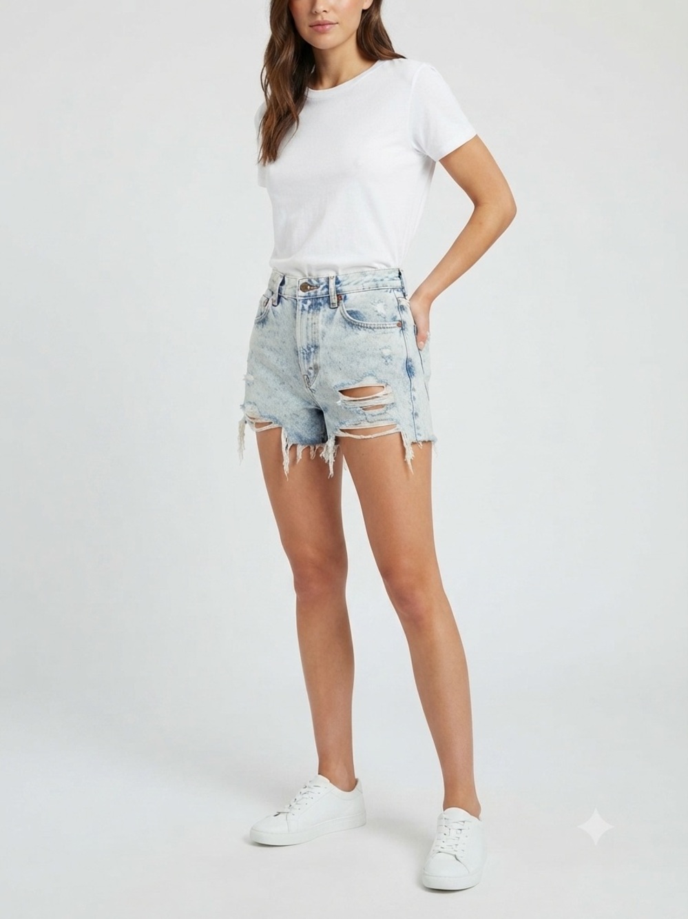 Garage High Waisted Mom Jean Shorts in an Acid Wash Light Blue Size 0